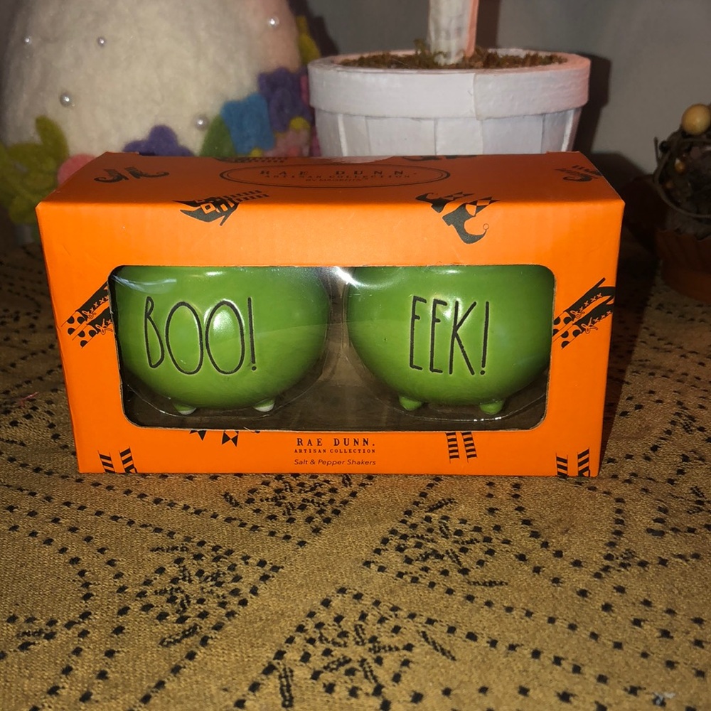 Rae Dunn BOO! & EEK! Cauldron Salt & Pepper Shakers (Green/Black Lettering)